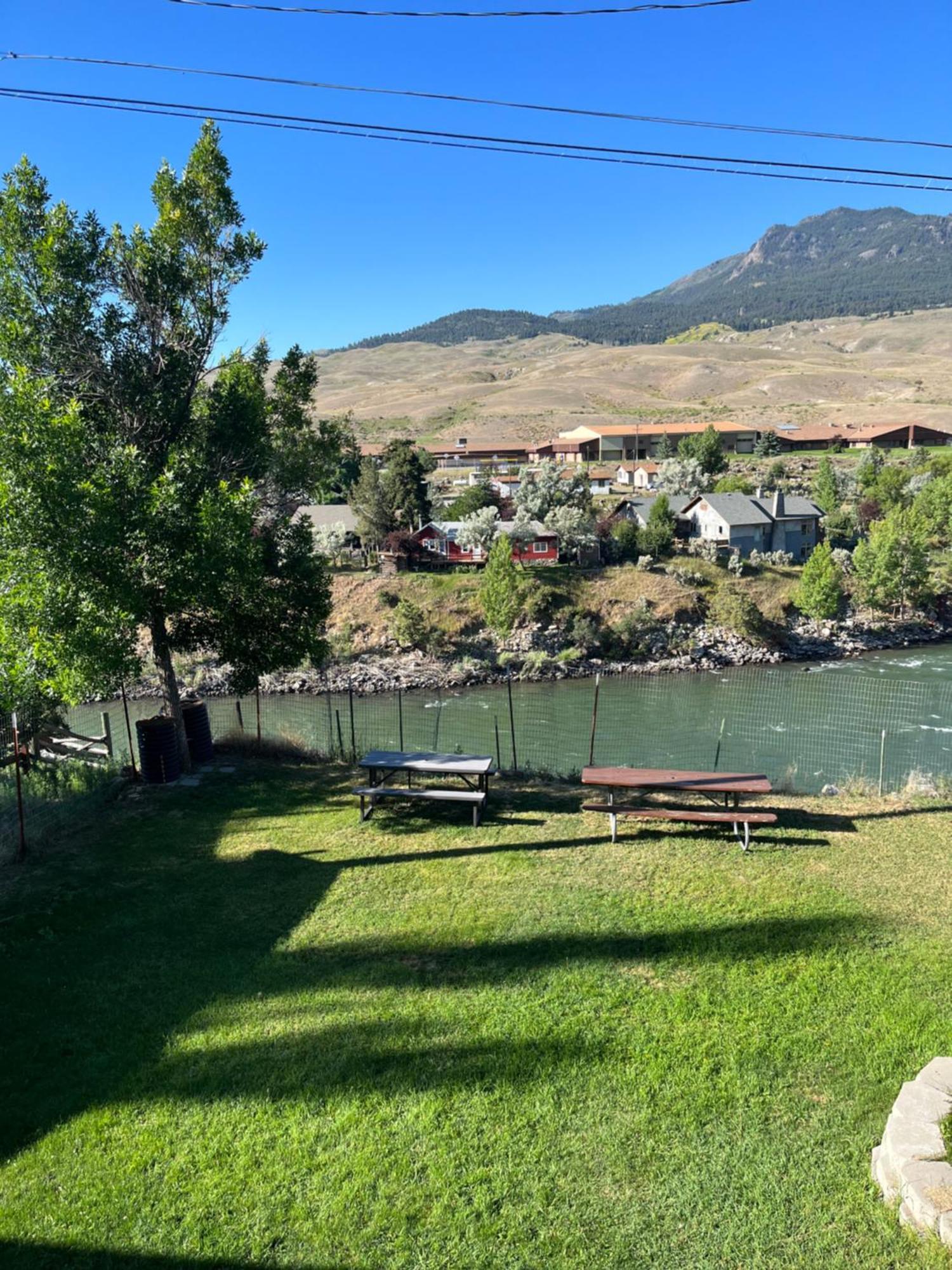 Parkway Yellowstone Riverside Studio #6 Gardiner Exterior foto